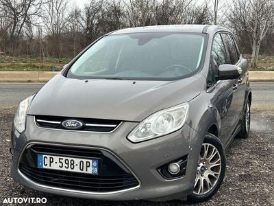 Second-hand Ford Grand C-Max Titanium 125 CP (91 kW) 2013 Culoareargint Monovolum