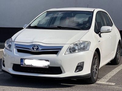 Second-hand Toyota Auris Sol 99 CP (72 kW) 2011 Culoarealb Hatchback