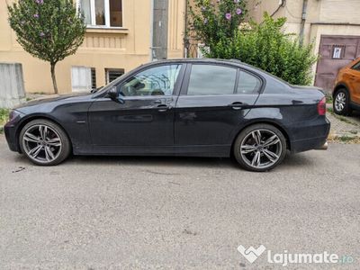 Second-hand BMW 320 Sport Line 150 CP (110 kW) 2005 Negru Berlinǎ