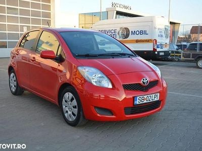 Second-hand Toyota Yaris Cool 101 CP (74 kW) 2011 Culoarerosu Hatchback