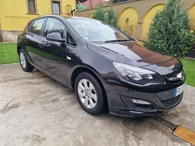 Second-hand Opel Astra 110 CP (80 kW) 2015 Negru Hatchback