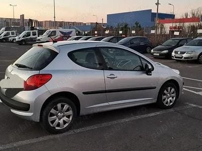 Gri Utilizat 2006 Peugeot 207 Berlinǎ | 2.600 EUR (Scump)