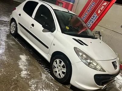Alb Utilizat 2011 Peugeot 206+ Hatchback | 2.199 EUR