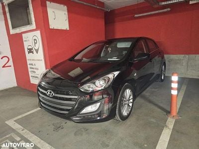 Second-hand Hyundai i30 110 CP (80 kW) 2015 Culoarenegru Hatchback