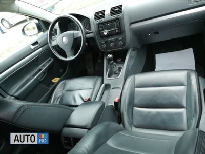 Second-hand VW Jetta 105 CP (77 kW) 2007 Albastru Berlinǎ