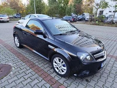 Second-hand Opel Tigra 125 CP (91 kW) 2005 Negru Cabrio
