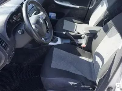 Second-hand Toyota Corolla 132 CP (97 kW) 2011 Gri Berlinǎ