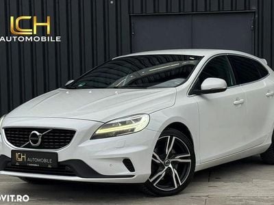 Second-hand Volvo V40 R-Design 150 CP (110 kW) 2016 Culoarealb Hatchback