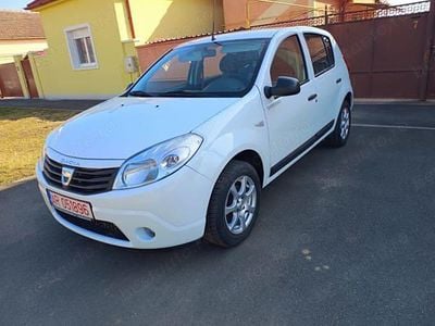 Alb Utilizat 2012 Dacia Sandero Hatchback | 3.000 EUR (Preț bun)