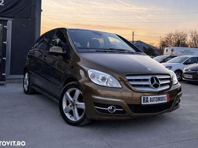 Second-hand Mercedes B200 136 CP (100 kW) 2010 Culoaremaro Monovolum