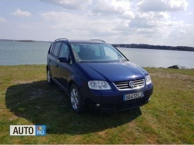 Second-hand VW Touran 143 CP (105 kW) 2005 Albastru Monovolum