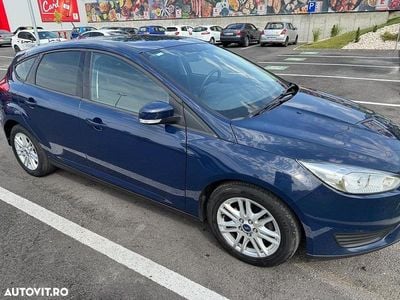 Culoarealbastru Utilizat 2018 Ford Focus Hatchback | 7.399 EUR (Preț bun)