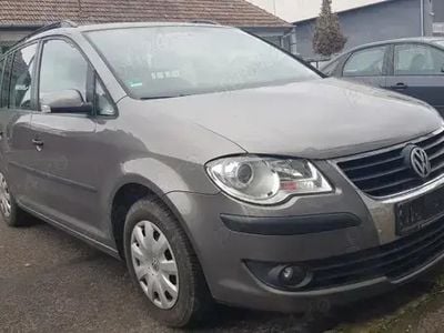 Second-hand VW Touran 105 CP (77 kW) 2009 Gri Monovolum
