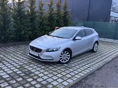 Second-hand Volvo V40 115 CP (84 kW) 2013 Argintiu Hatchback