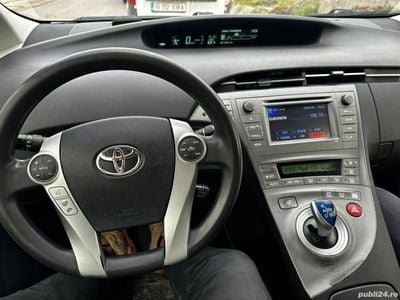 Second-hand Toyota Prius 110 CP (80 kW) 2012 Argint Hatchback