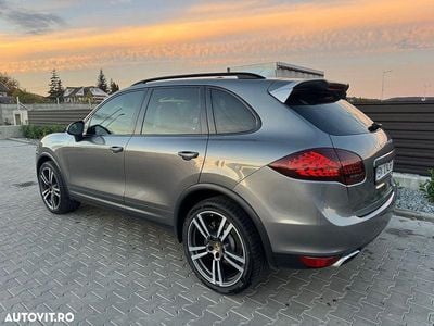 Culoaregri Utilizat 2014 Porsche Cayenne Platinum Edition SUV | 21.300 EUR