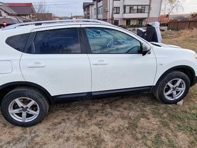 Alb Utilizat 2011 Nissan Qashqai SUV | 6.000 EUR (Preț OK)