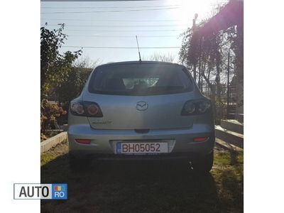Gri Utilizat 2004 Mazda 3 Hatchback | 3.300 EUR