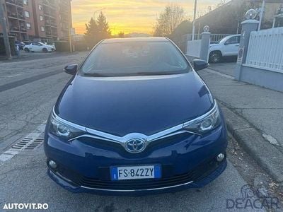 Second-hand Toyota Auris Hybrid 99 CP (72 kW) 2017 Culoarealbastru Hatchback
