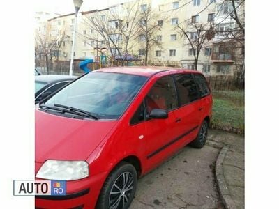 Second-hand VW Sharan 116 CP (85 kW) 2002 Roşu Monovolum