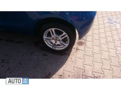 Second-hand Toyota Yaris 51 CP (37 kW) 2006 Albastru metalizat Hatchback