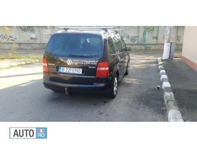 Second-hand VW Touran 115 CP (84 kW) 2003 Negru Monovolum