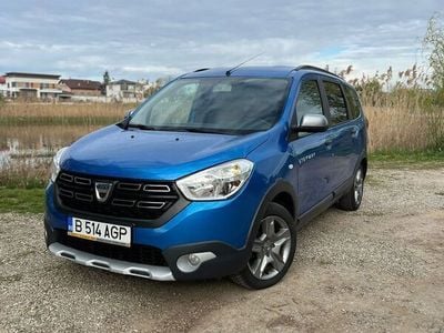 Second-hand Dacia Lodgy Stepway 115 CP (84 kW) 2018 Albastru Monovolum