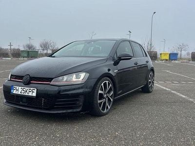 Second-hand VW Golf VII GTD 184 CP (135 kW) 2014 Culoarenegru Hatchback