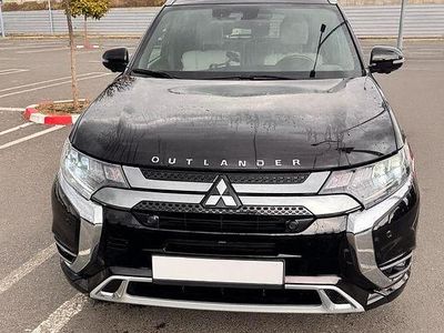 Culoarenegru Utilizat 2019 Mitsubishi Outlander P-HEV SUV | 20.490 EUR (Puțin scump)