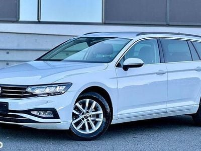 Culoarealb Utilizat 2022 VW Passat Elegance Break | 14.190 EUR (Super Preț)