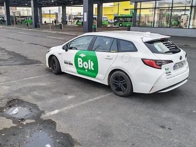 Alb Second-hand 2019 Toyota Corolla Hybrid Break | 12.800 EUR (Preț OK)