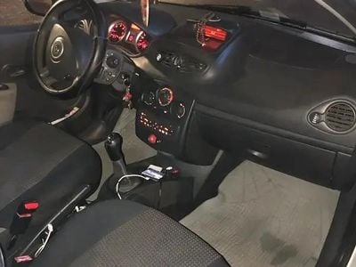 Utilizat 2011 Renault Clio III Hatchback | 3.000 EUR