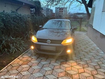 Second-hand VW Jetta Comfortline 140 CP (102 kW) 2012 Culoaremaro Berlinǎ