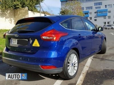 Albastru Utilizat 2015 Ford Focus Hatchback | 12.500 EUR (Scump)