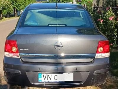 Second-hand Opel Astra 115 CP (84 kW) 2012 Berlinǎ