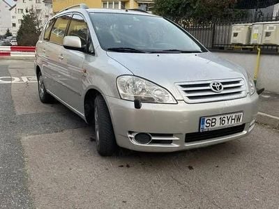 Gri Utilizat 2002 Toyota Avensis Verso Monovolum | 2.000 EUR
