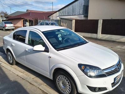 Second-hand Opel Astra Enjoy 115 CP (84 kW) 2013 Culoarealb Berlinǎ