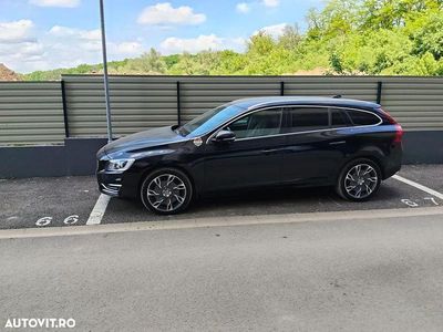 Second-hand Volvo V60 Summum 280 CP (205 kW) 2014 Culoarenegru Break