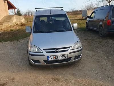 Second-hand Opel Combo 101 CP (74 kW) 2005 Argintiu Monovolum