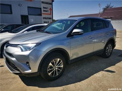 Second-hand Toyota RAV4 Hybrid 190 CP (139 kW) 2016 Gri SUV