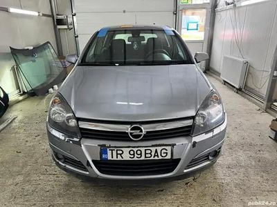 Argintiu Utilizat 2005 Opel Astra Hatchback | 1.200 EUR (Preț OK)