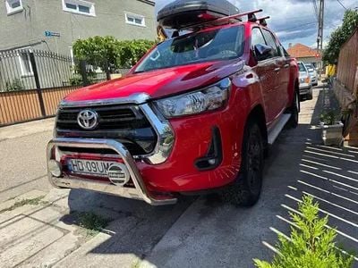 Rosu Utilizat 2020 Toyota HiLux Pickup | 35.000 EUR (Scump)
