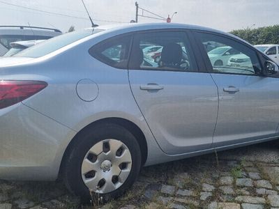 Second-hand Opel Astra 100 CP (73 kW) 2015 Albastru Berlinǎ