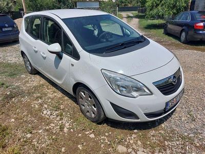 Alb Utilizat 2011 Opel Meriva Monovolum | 6.500 EUR (Scump)