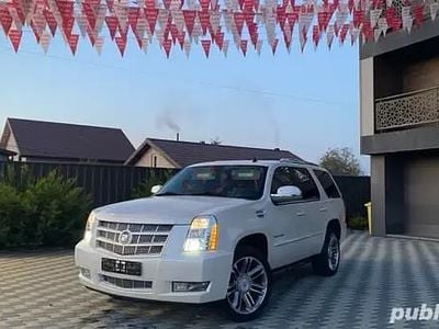 Alb Utilizat 2013 Cadillac Escalade SUV | 21.000 EUR (Preț OK)