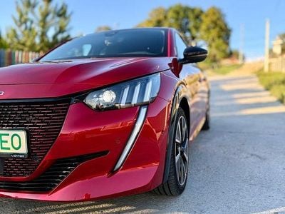 Second-hand Peugeot e-208 GT-line 100 kW (136 CP) 2022 Culoarerosu Hatchback