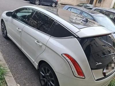 Alb Utilizat 2015 Lancia Delta Hatchback | 11.111 EUR