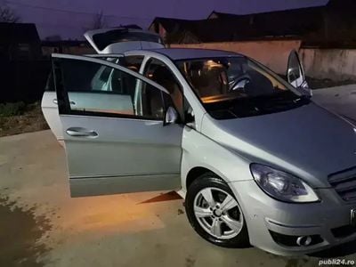 Mercedes B200