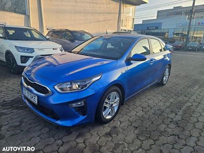 Culoarealbastru Second-hand 2019 Kia Ceed Hatchback | 11.850 EUR (Puțin scump)