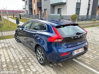 Second-hand Volvo V40 Ocean Race 120 CP (88 kW) 2015 Culoarealbastru Hatchback